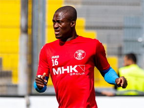 开云体育官方网站-本菲卡绝杀阿森纳，莱万扑点救主欧冠