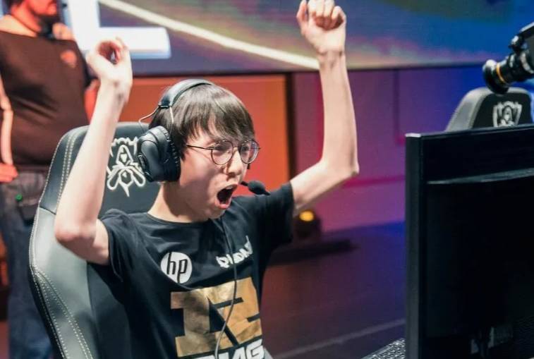 MAD绝杀FNC,Faker单局斩获MVP鏖战多局成都决赛之夜,留下经典瞬间 MAD绝杀FNC,Faker单局斩获MVP鏖战多局成都决赛之夜,留下经典瞬间