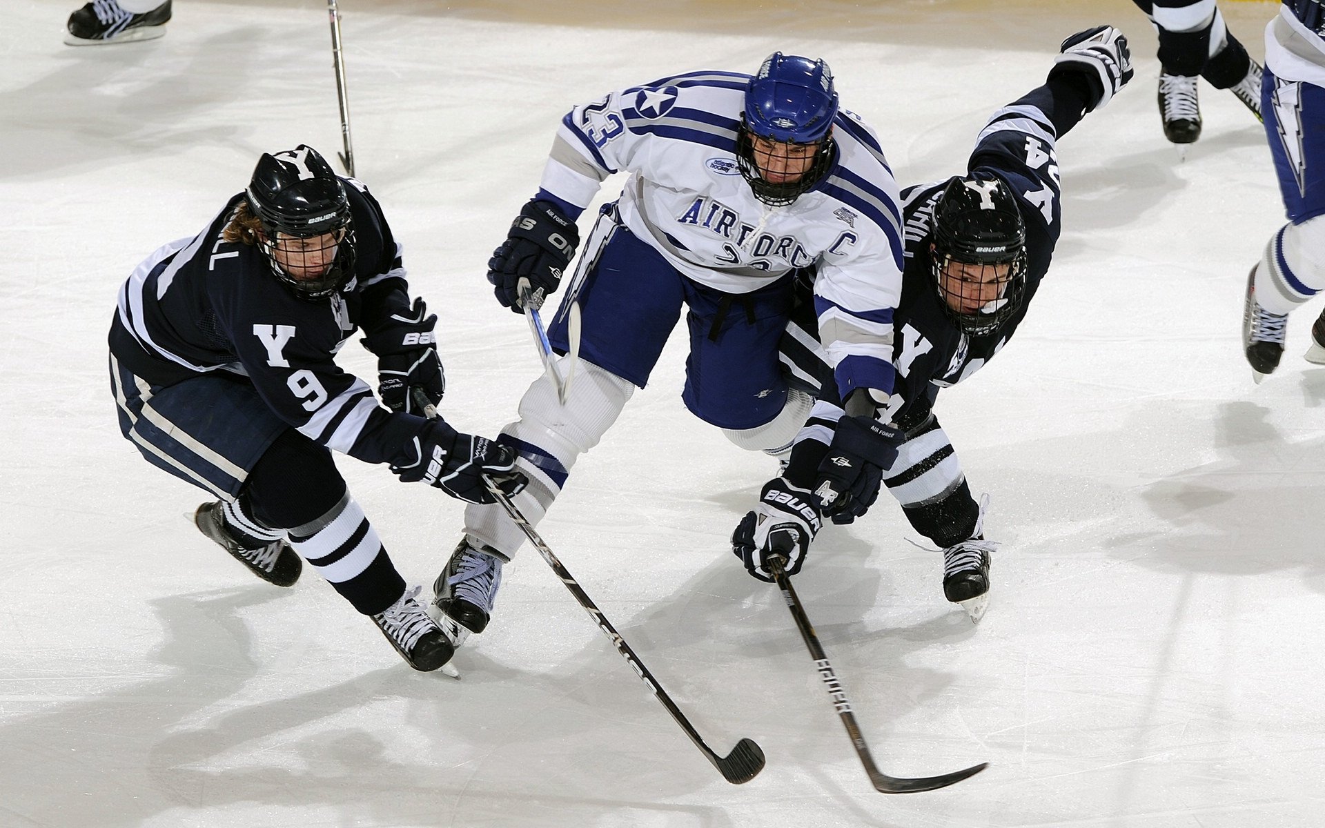 范弗利特三分雨浇灭篮网！马刺大胜背后的控卫哲学，这表现堪称教科书
