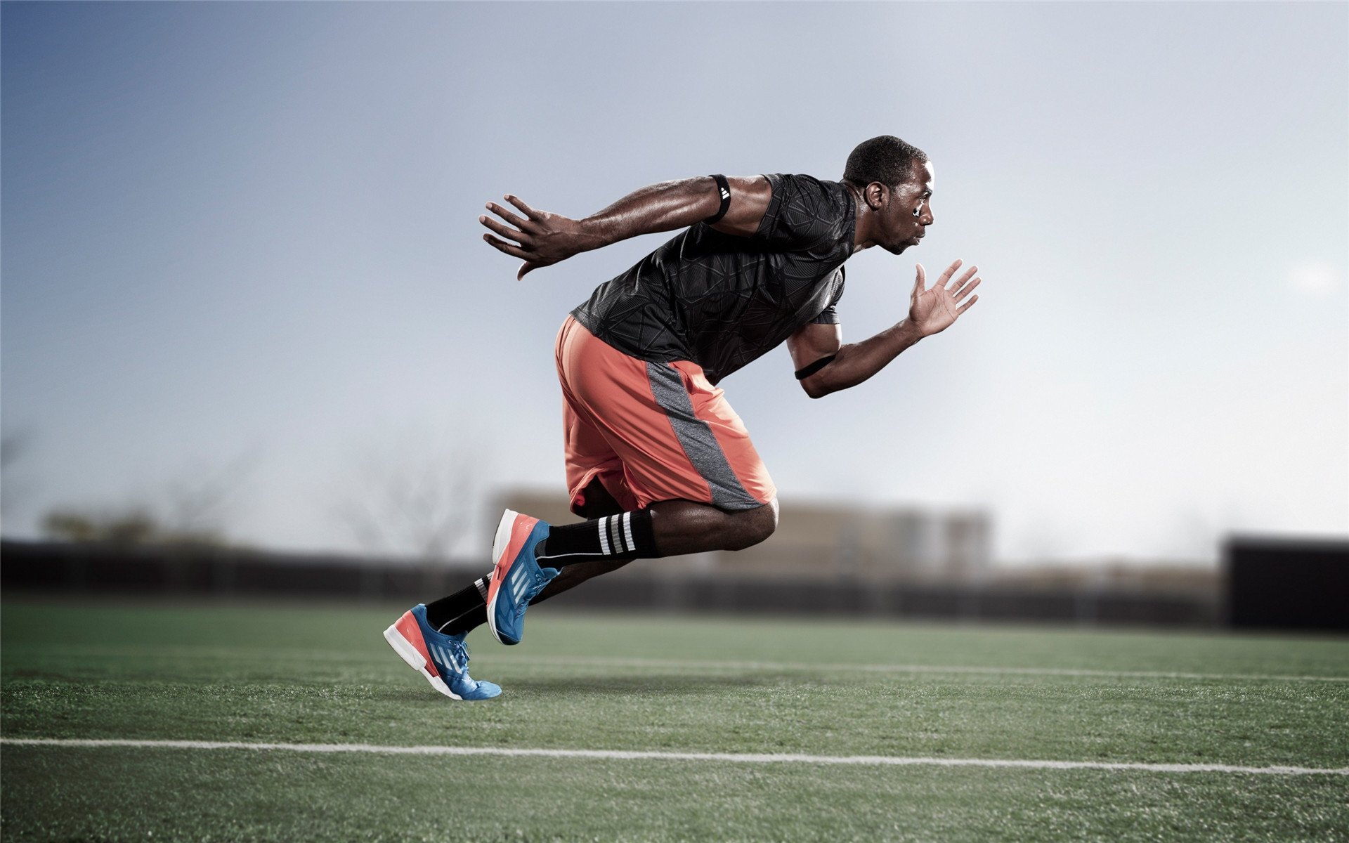 王者降临!雷恩对决爱尔兰一役,莱奥攻防两端的绝对统治力诠释现代前锋新定义